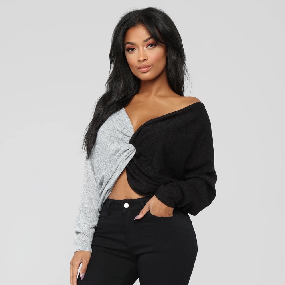 Knot alike sweater
